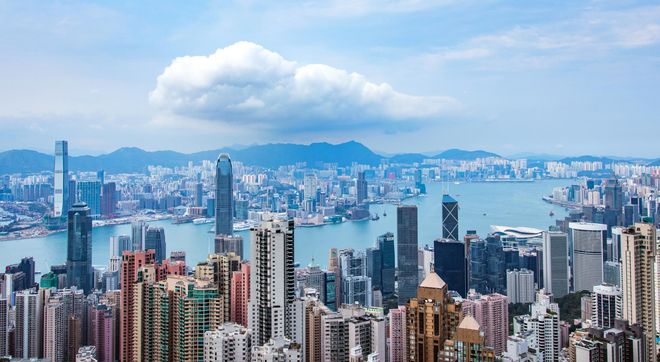 香港之声，尊敬听众，温馨问候！